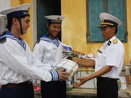 ของขวัญจากแผ่นดินใหญ่ให้ทหารและประชาชนที่เกาะTien Nu เพื่อฉลองตรุษเต๊ด